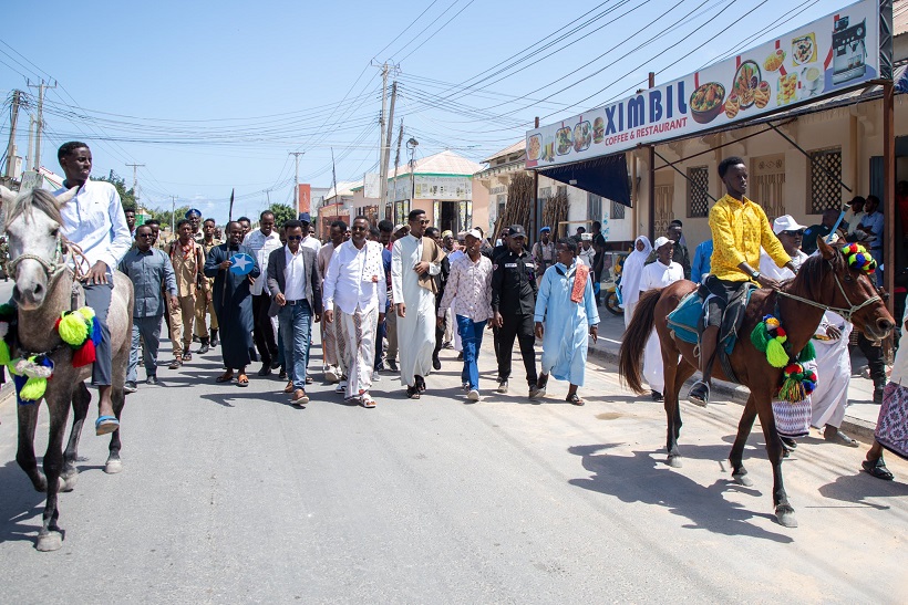 Wasiirka oo ku sugan Dayniile.jpg